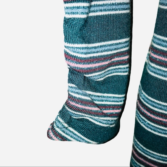 Hollister Must Have Collection Green Striped Holiday V-Neck T-Shirt - Picture 4 of 4